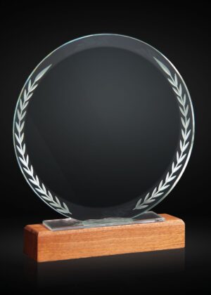 Trofeo de cristal redondo con laurel tallado