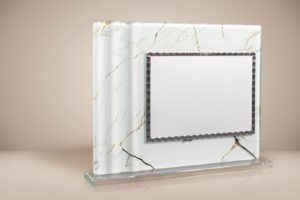 Placa de cristal con soporte símil mármol
