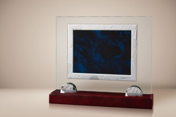 Placa de cristal con soportes plateados